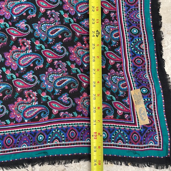 Beautiful Mark Henri scarf - Picture 5 of 5